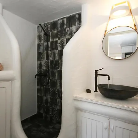 5 Traditional * Livadi (Astypalaia)